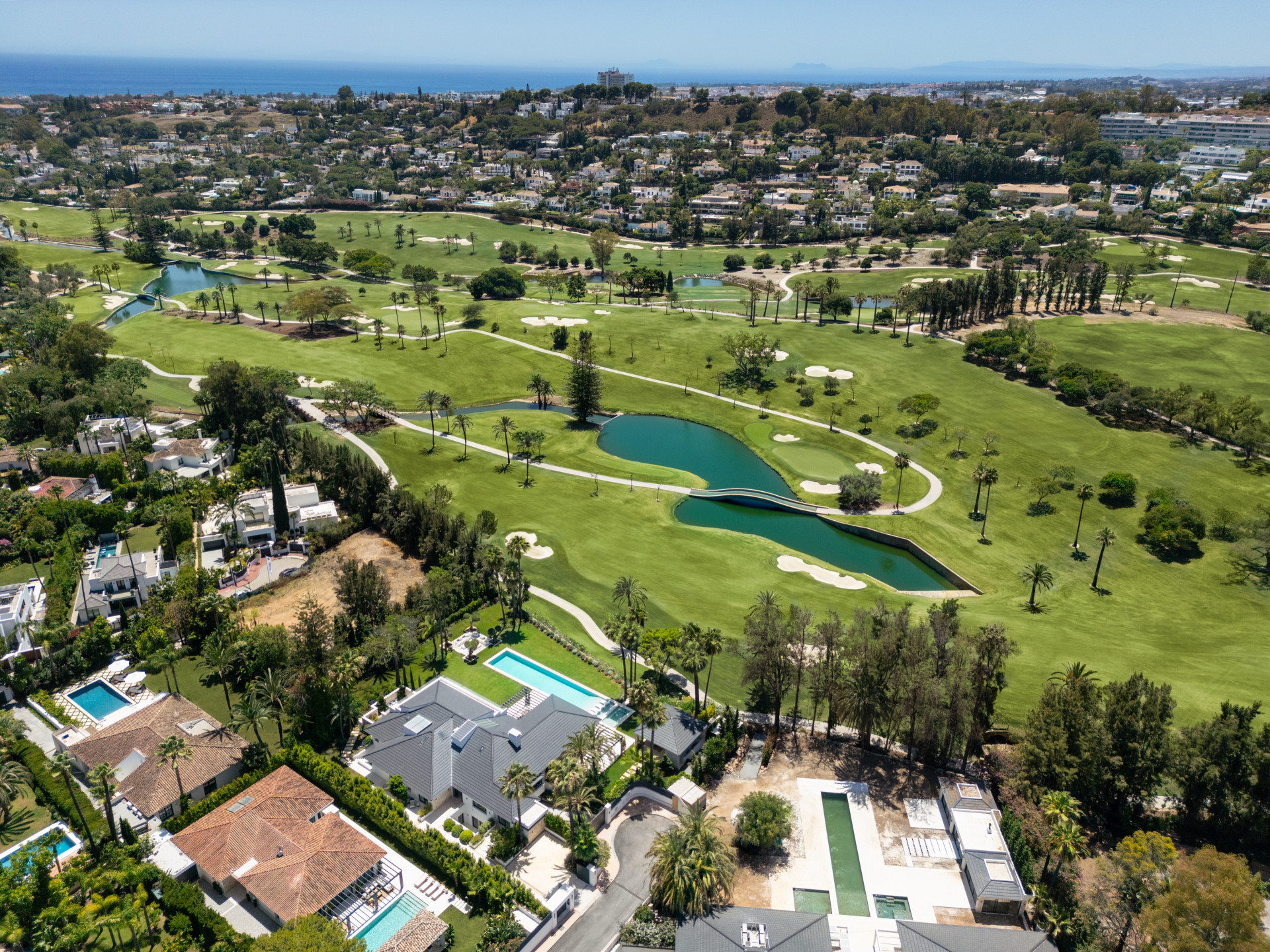 Why buy a villa in Nueva Andalucía?