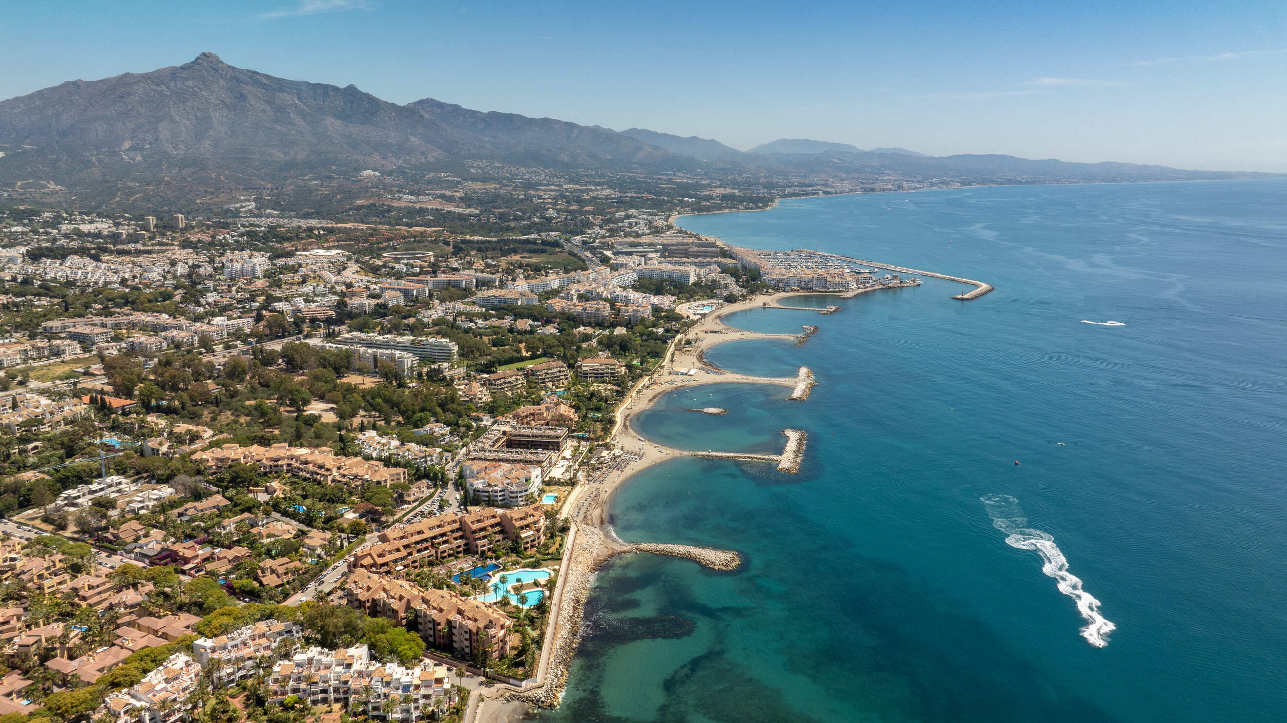 ¿Por qué comprar un piso de lujo en Marbella?