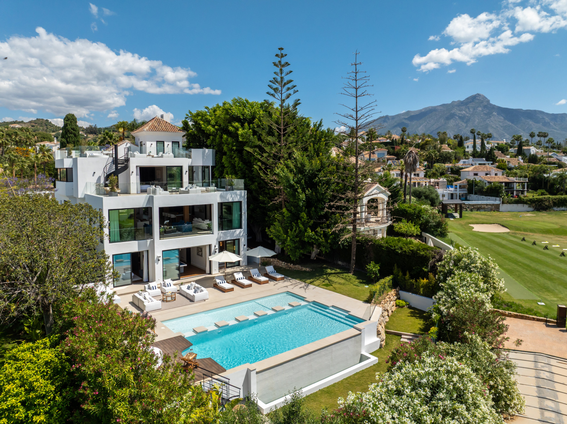 Properties for Sale in Los Naranjos