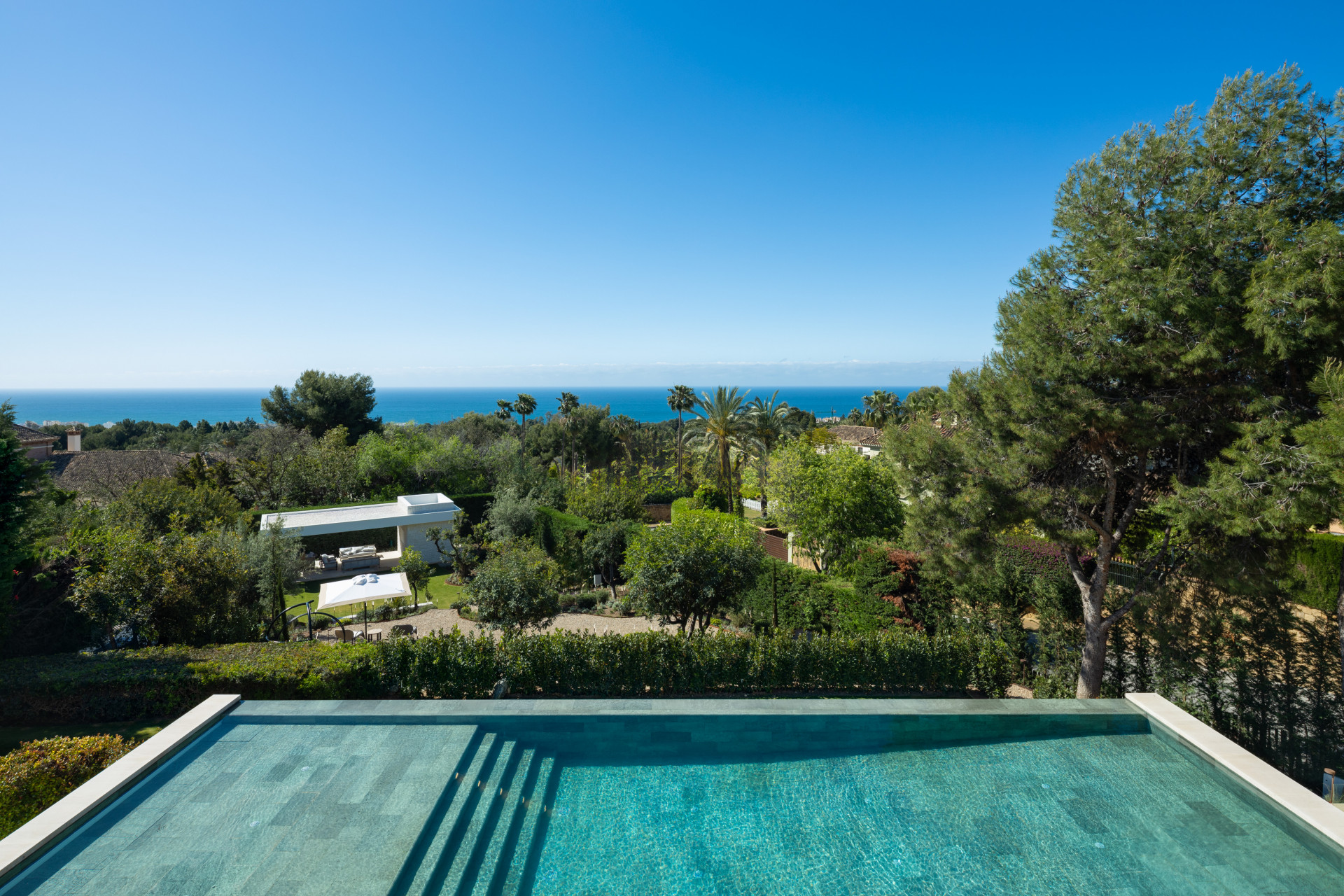Why buy a villa in Altos Reales?