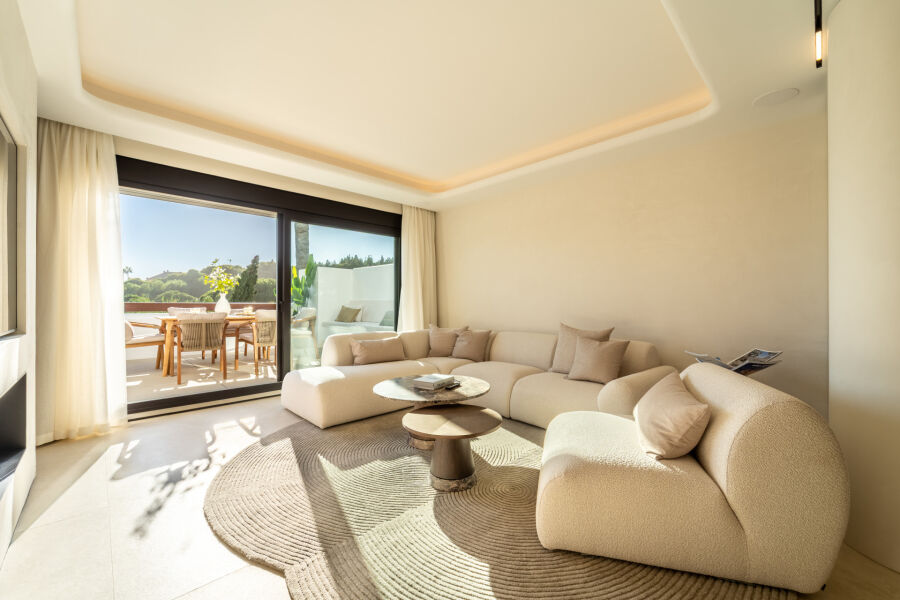 Palm Beach 20 - Renovated Sea-View Apartment by the Beach in Los Monteros