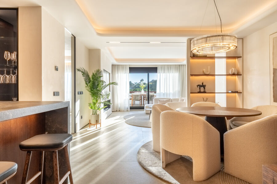 Palm Beach 20 - Renovated Sea-View Apartment by the Beach in Los Monteros