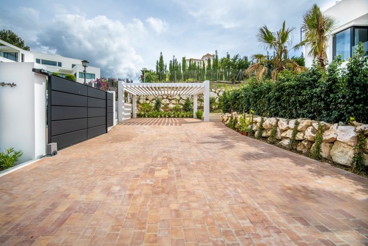 Los Olivos 13 - Exclusive Property with Andalusian Charm