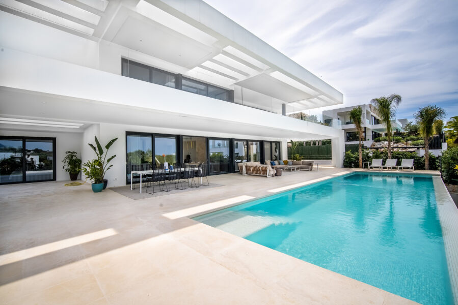 Villa avec 5 chambres et 5 salles de bain - Propriété exclusive au charme andalou