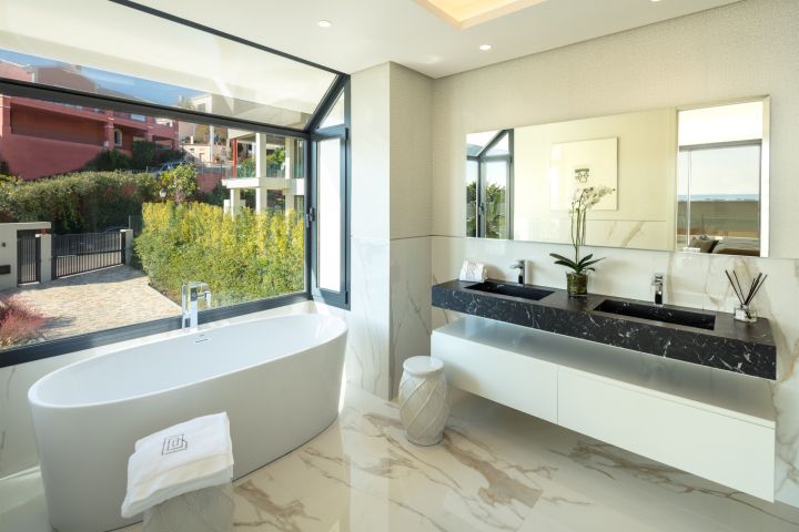 Villa avec 5 chambres et 5 salles de bain - Maison exclusive offrant une vue sur le golf
