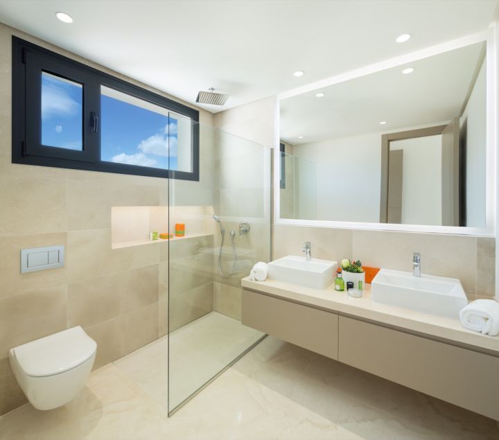 Los Olivos 4 - Contemporary Frontline Golf Proeprty in Nueva Andalucia