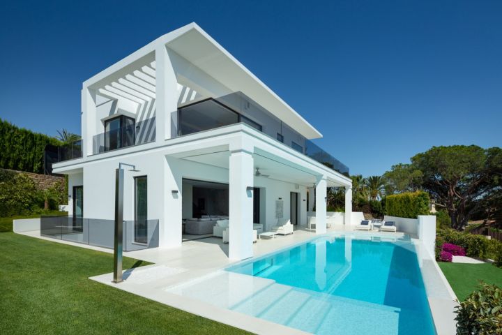 Villa con 5 dormitorios y 8 baños - Lujosa villa con acabados de primera calidad en Nagüeles