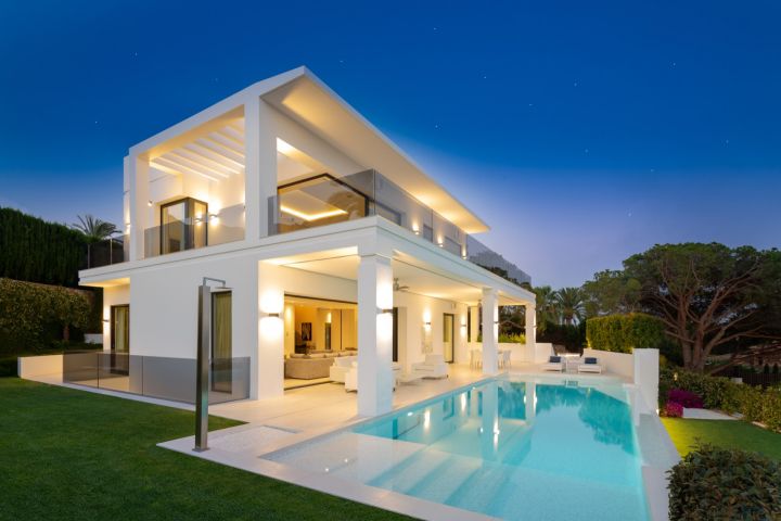 Villa con 5 dormitorios y 8 baños - Lujosa villa con acabados de primera calidad en Nagüeles