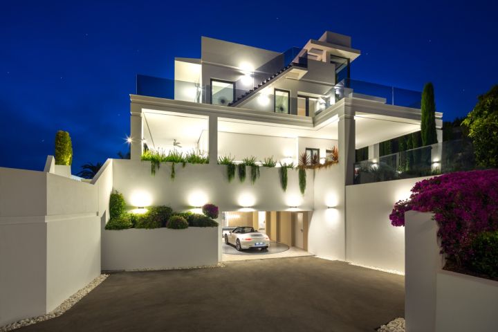 Villa con 5 dormitorios y 8 baños - Lujosa villa con acabados de primera calidad en Nagüeles