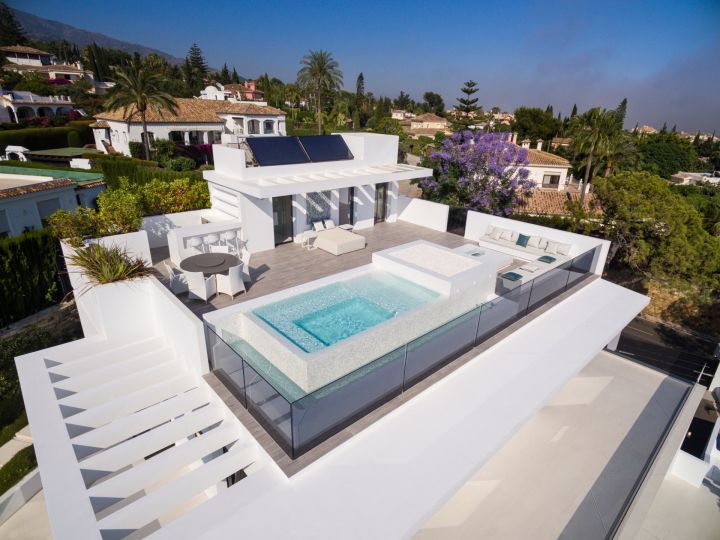Villa con 5 dormitorios y 8 baños - Lujosa villa con acabados de primera calidad en Nagüeles