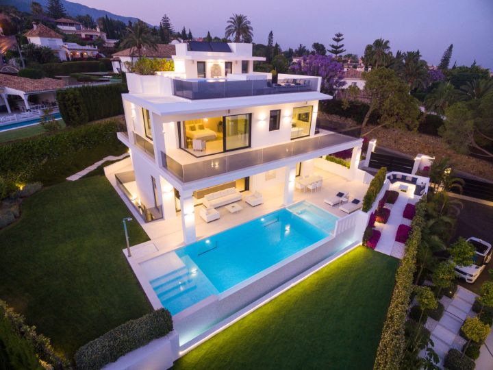 Villa con 5 dormitorios y 8 baños - Lujosa villa con acabados de primera calidad en Nagüeles