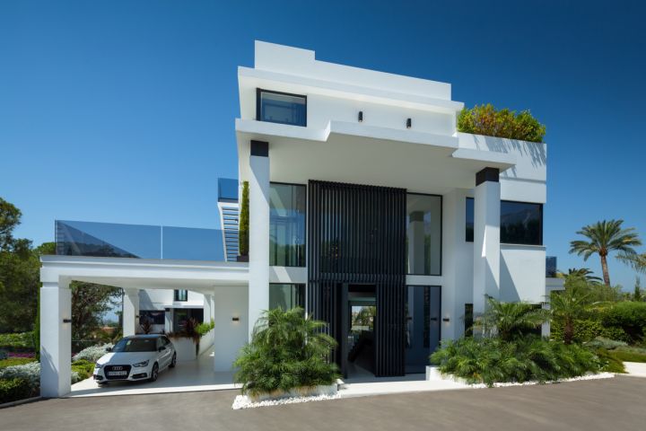Villa con 5 dormitorios y 8 baños - Lujosa villa con acabados de primera calidad en Nagüeles