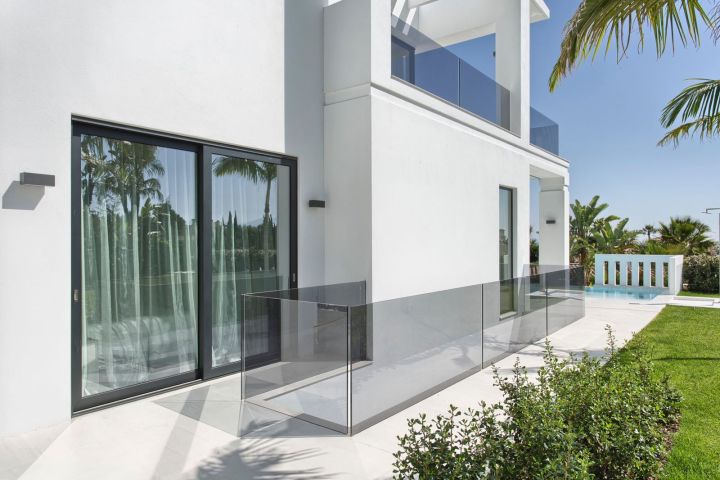 Villa avec 5 chambres et 5 salles de bain - Villa spacieuse au design contemporain