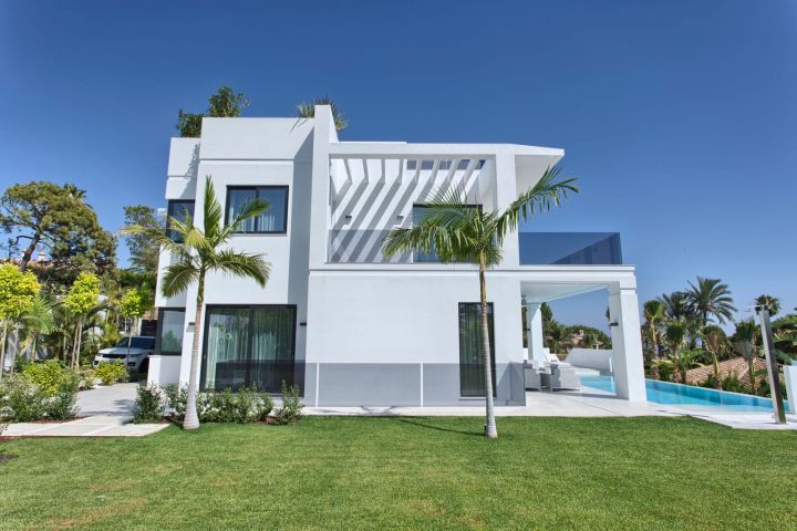 Villa avec 5 chambres et 5 salles de bain - Villa spacieuse au design contemporain