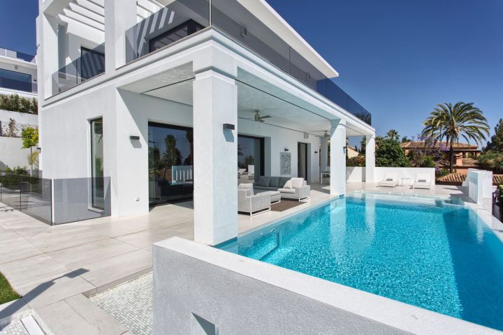 Villa avec 5 chambres et 5 salles de bain - Villa spacieuse au design contemporain