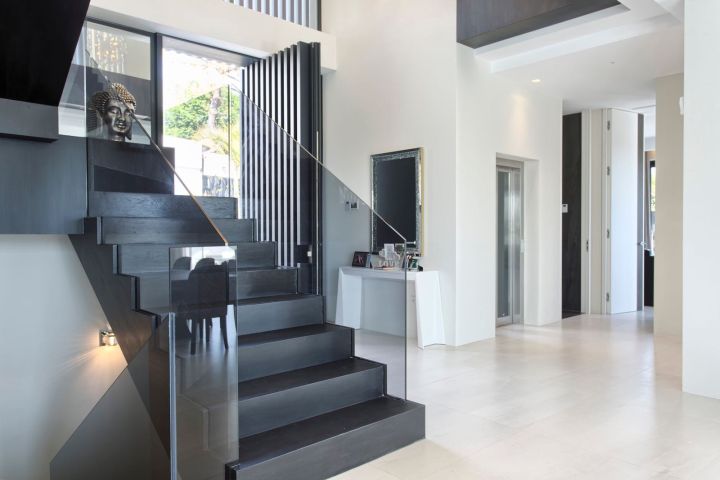 Villa avec 5 chambres et 5 salles de bain - Villa spacieuse au design contemporain