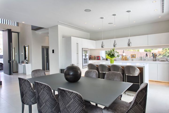 Villa avec 5 chambres et 5 salles de bain - Villa spacieuse au design contemporain