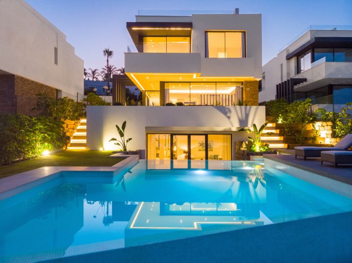 Belfry - Villa 9 - Impressive Villa with Andalusian Charm in Estepona