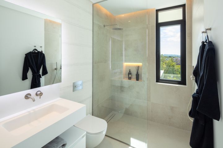 Villa Cassia - Exclusiva villa en primera línea de golf en Nueva Andalucoa