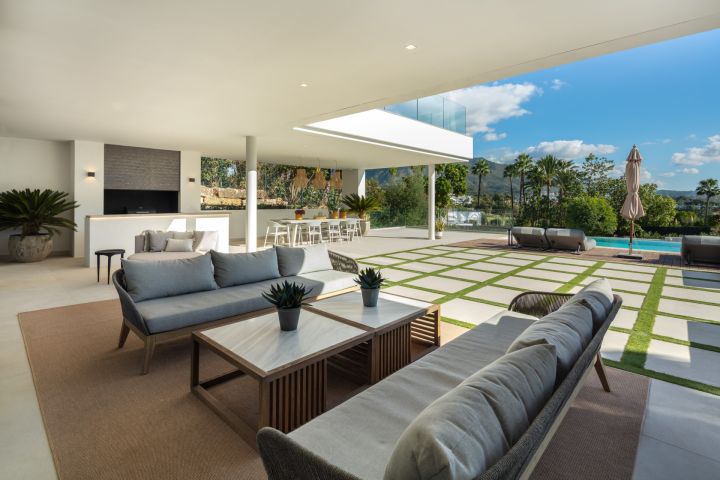 Villa Cassia - Exclusiva villa en primera línea de golf en Nueva Andalucoa