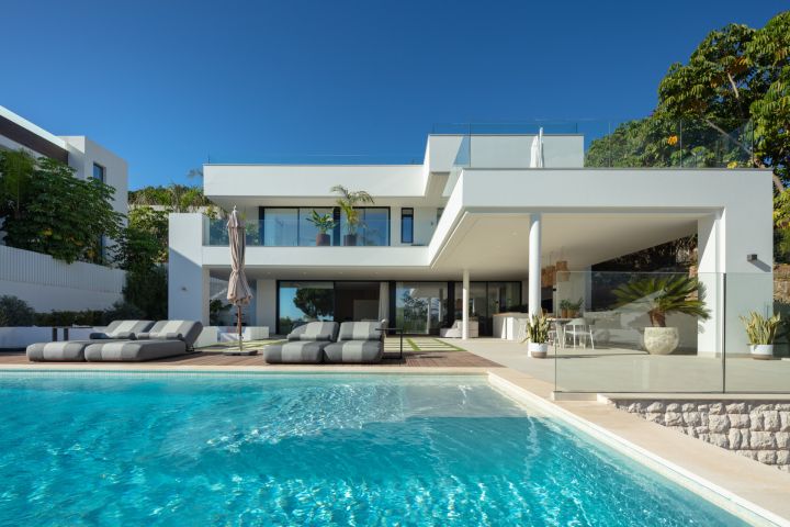 Villa Cassia - Exclusiva villa en primera línea de golf en Nueva Andalucoa