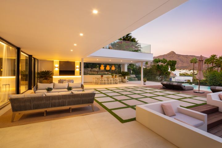 Villa Cassia - Exclusiva villa en primera línea de golf en Nueva Andalucoa