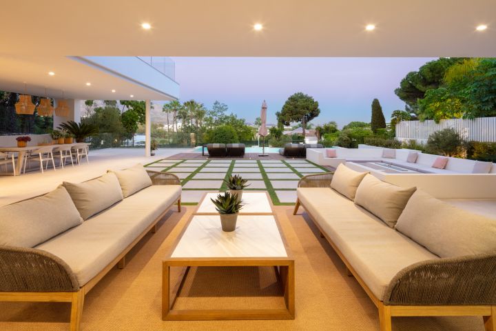 Villa Cassia - Exclusiva villa en primera línea de golf en Nueva Andalucoa