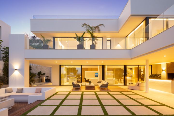 Villa Cassia - Exclusiva villa en primera línea de golf en Nueva Andalucoa