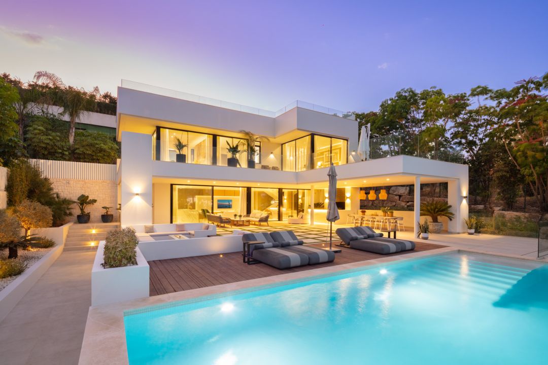 Villa Cassia - Exclusiva villa en primera línea de golf en Nueva Andalucoa