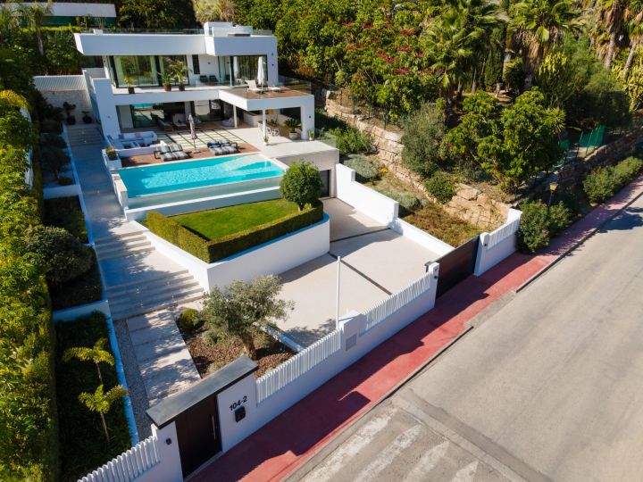 Villa Cassia - Exclusiva villa en primera línea de golf en Nueva Andalucoa