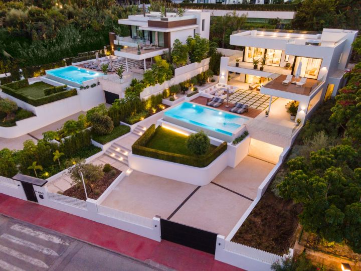Villa Cassia - Exclusiva villa en primera línea de golf en Nueva Andalucoa