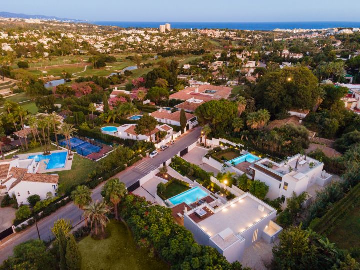 Villa Cassia - Exclusiva villa en primera línea de golf en Nueva Andalucoa