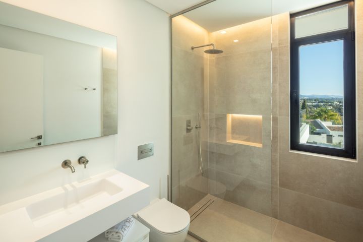 Villa Camellia - Casa contemporánea con vistas al campo de golf en Nueva Andalucía