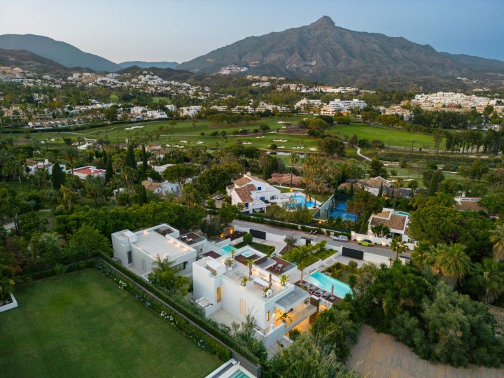 Villa Camellia - Casa contemporánea con vistas al campo de golf en Nueva Andalucía