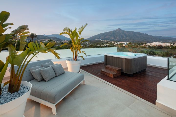 Villa Camellia - Casa contemporánea con vistas al campo de golf en Nueva Andalucía