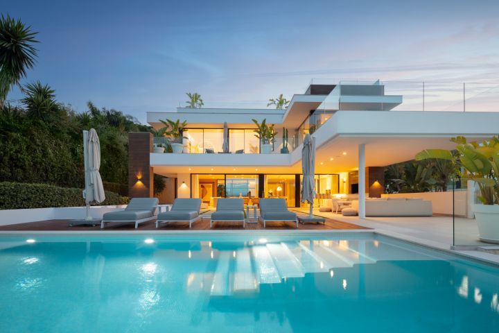 Villa Camellia - Casa contemporánea con vistas al campo de golf en Nueva Andalucía