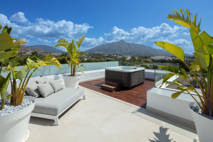Villa Camellia - Casa contemporánea con vistas al campo de golf en Nueva Andalucía