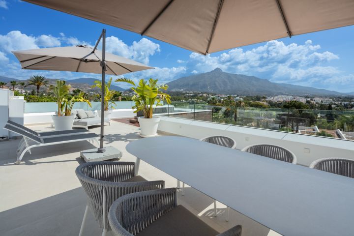 Villa Camellia - Casa contemporánea con vistas al campo de golf en Nueva Andalucía