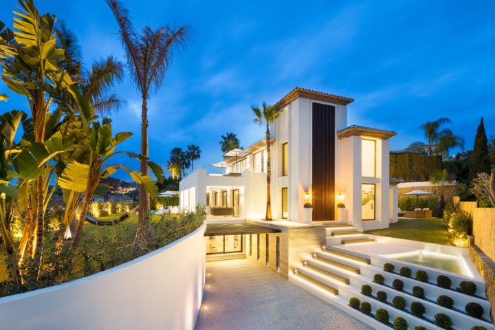 Villa avec 5 chambres et 4 salles de bain - Charmante propriété de luxe avec vue panoramique