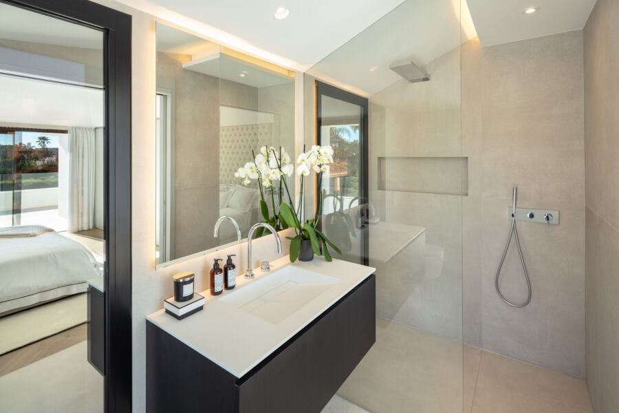 Villa con 4 dormitorios y 4 baños - Impresionante propiedad en Nueva Andalucía