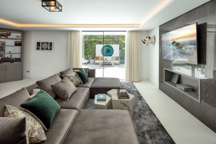 La Toca - Elegant Property with Modern Design in El Herrojo