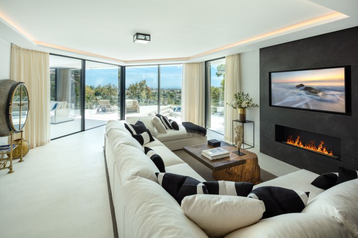 La Toca - Elegant Property with Modern Design in El Herrojo