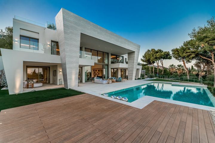 Villa con 6 dormitorios y 7 baños - Encantadora casa dentro de la exclusiva comunidad de Sierra Blanca