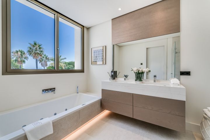 Villa con 6 dormitorios y 7 baños - Encantadora casa dentro de la exclusiva comunidad de Sierra Blanca