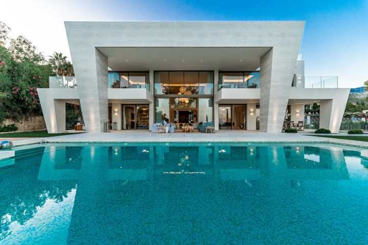 Villa con 6 dormitorios y 7 baños - Encantadora casa dentro de la exclusiva comunidad de Sierra Blanca