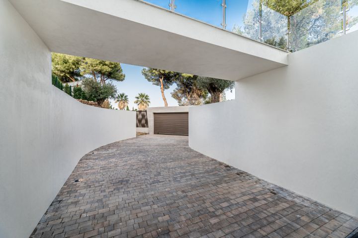 Villa con 6 dormitorios y 7 baños - Encantadora casa dentro de la exclusiva comunidad de Sierra Blanca