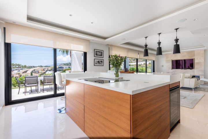 Los Olivos 3 - Exclusive Frontline Golf Villa in Nueva Andalucia