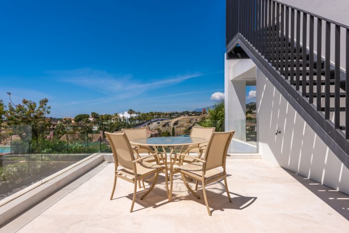 Los Olivos 3 - Exclusive Frontline Golf Villa in Nueva Andalucia
