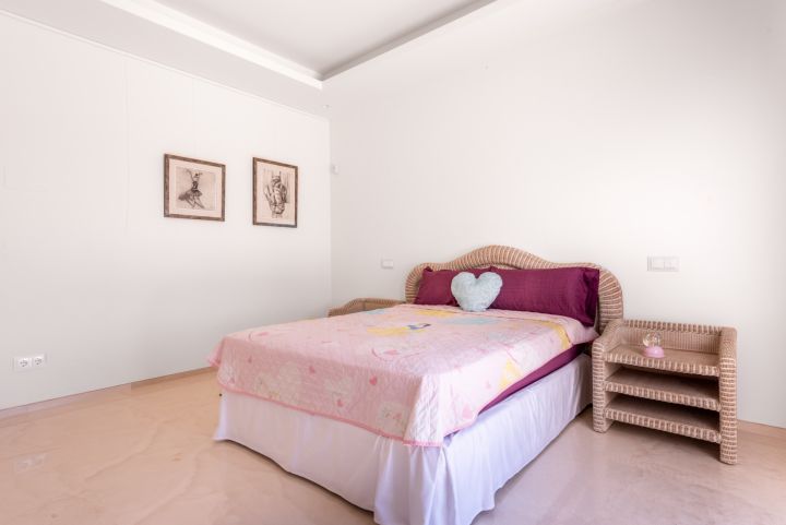 Los Olivos 3 - Exclusive Frontline Golf Villa in Nueva Andalucia