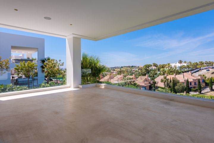 Los Olivos 3 - Exclusive Frontline Golf Villa in Nueva Andalucia